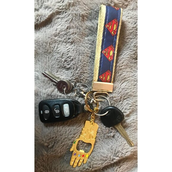 AVENGERS THANOS ENDGAME INFINITY GAUNTLET KEYCHAIN BOTTLE OPENER! NEW, SEALED! - Picture 3 of 3